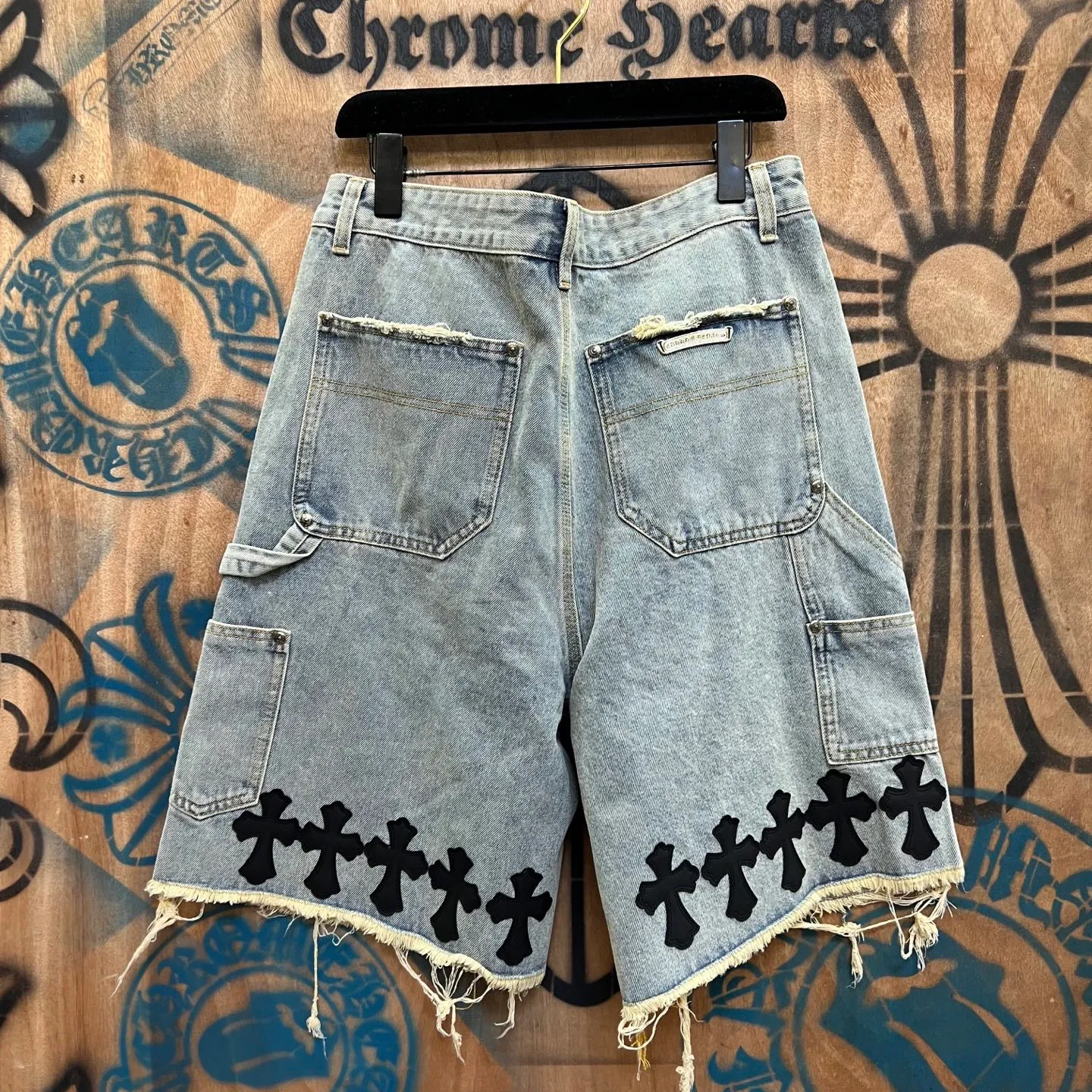 P520 chrome hearts limited series new city limited jeans Chrome Hearts city limited denim shorts vintage levis American made 501 505 517 base version remake Levis American made 501 base version imported sheepskin 925 silver remake Customers provide waist and pants length or height and weight. The studio will select the most suitable base version for you to remake. There are many people doing remakes in the market. Don’t belittle or comment. The difference is visible to the naked eye. See and compare for yourself #CHROME HEARTS Unisex style